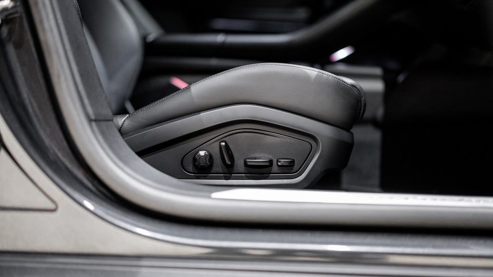 Porsche Taycan Turbo Performance+ 4d