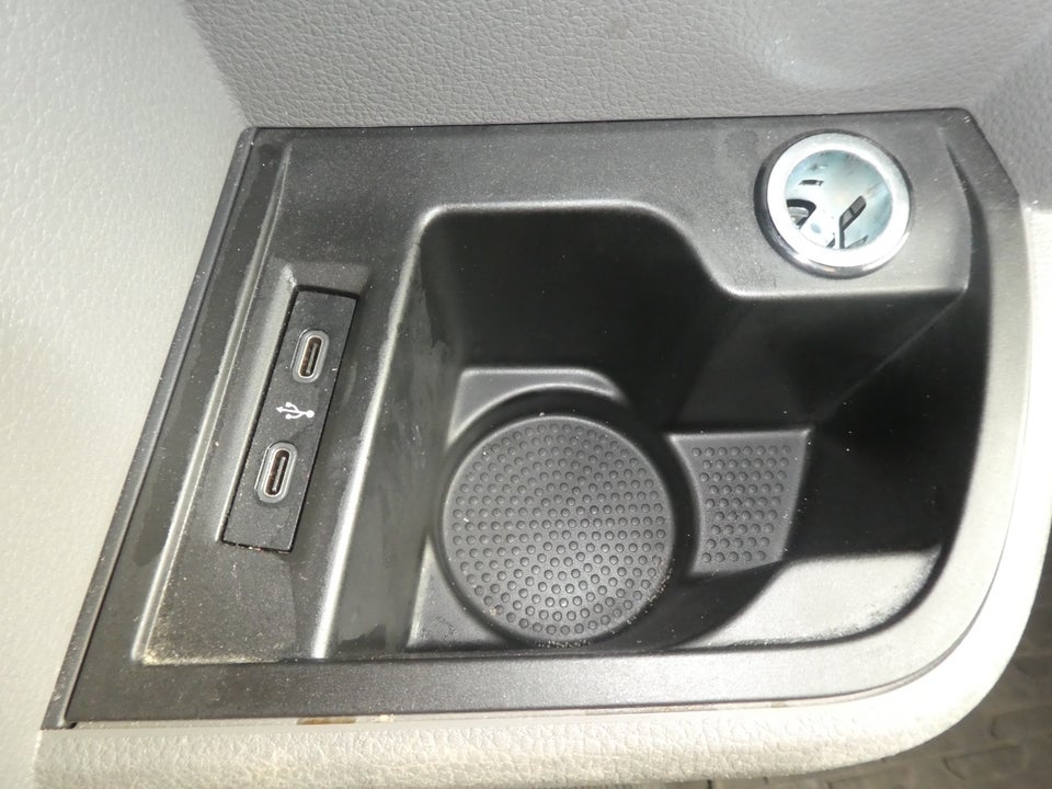 VW Transporter 2,0 TDi 110 Kassevogn lang