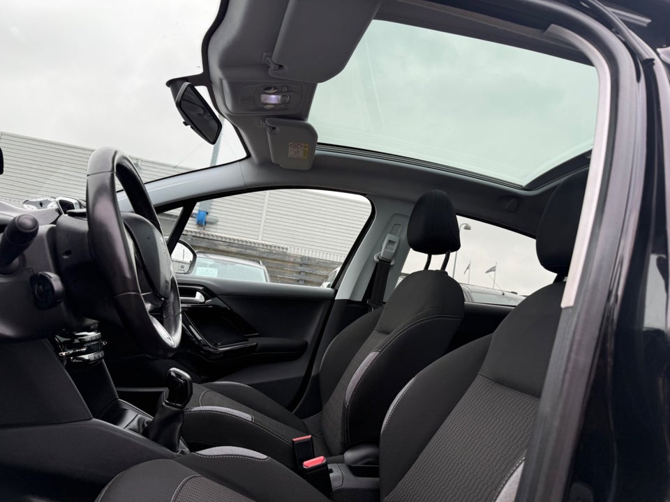 Peugeot 208 1,2 VTi 82 Allure Sky 5d