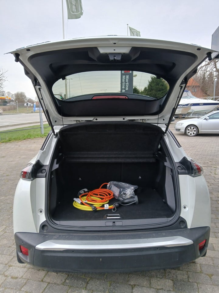 Peugeot e-2008 50 GT Sky 5d