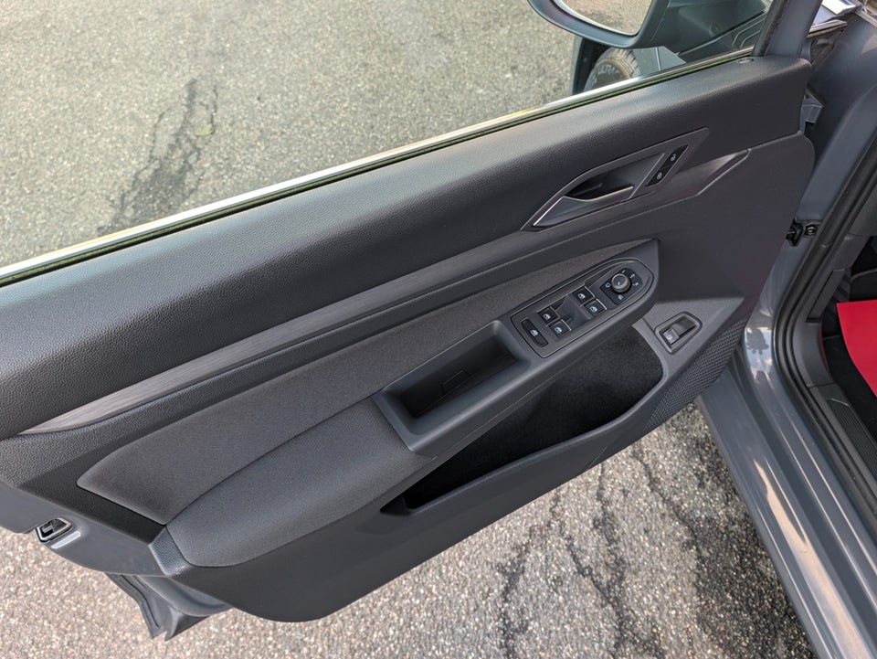 VW Golf VIII 1,4 GTE DSG 5d