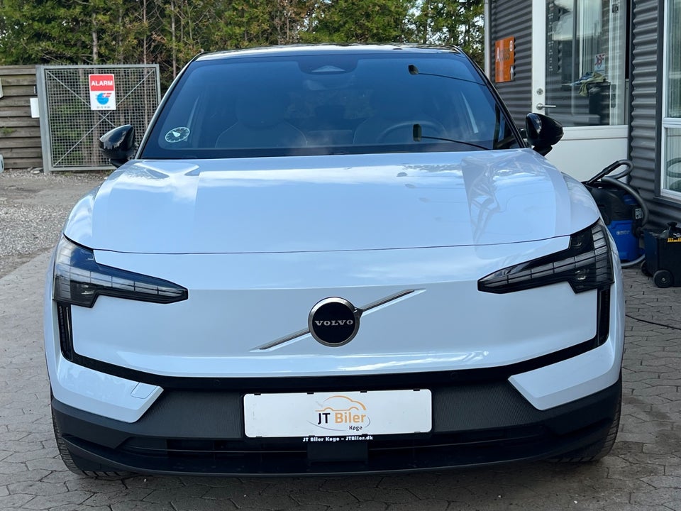 Volvo EX30 Extended Range Plus 5d