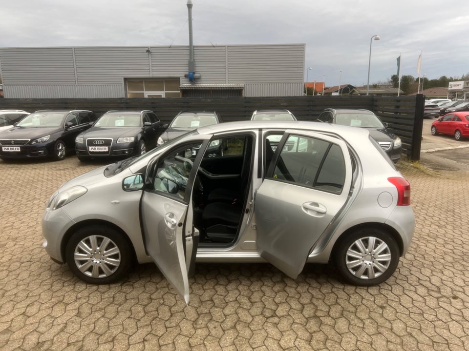 Toyota Yaris 1,3 Sol 5d