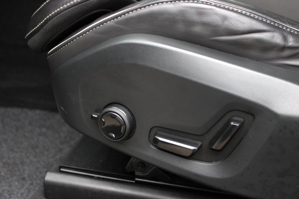 Volvo XC60 2,0 B4 197 R-Design aut. AWD 5d