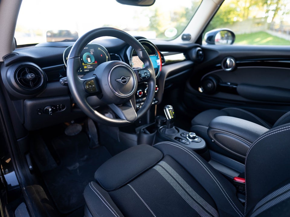 MINI Cooper SE Essential 3d