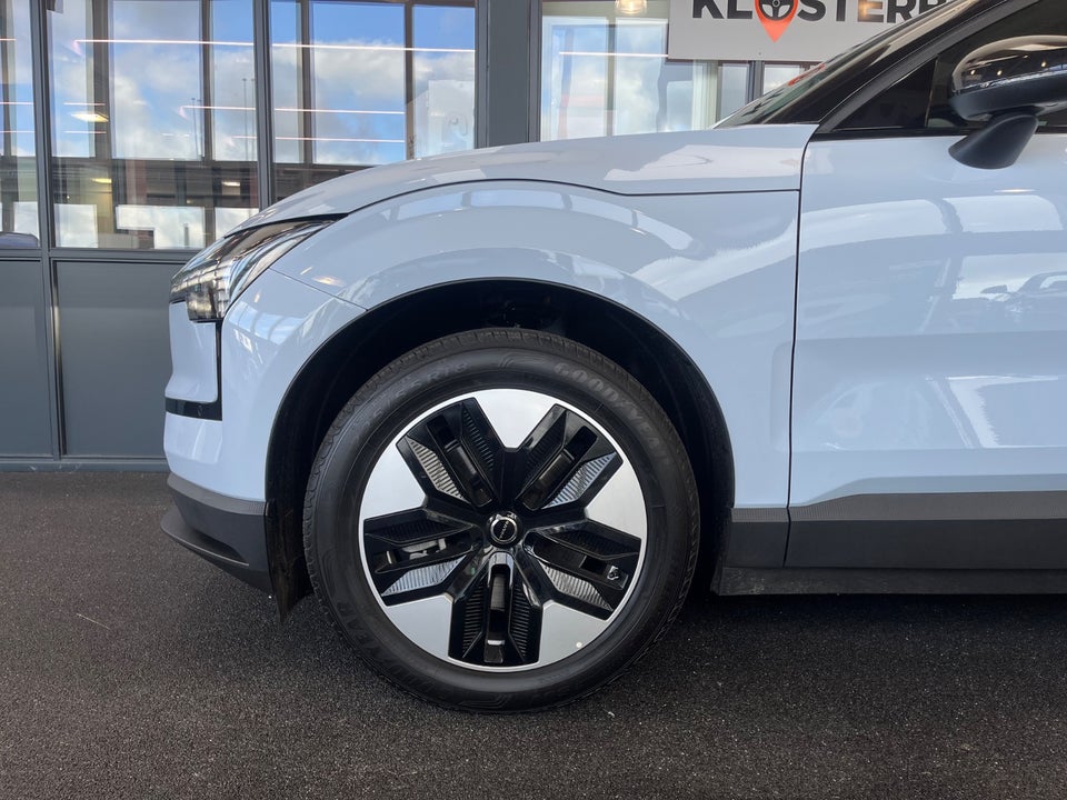 Volvo EX30 Standard Range Plus 5d