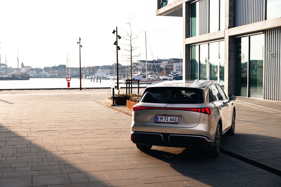 MG MGS6 77 Luxury Performance AWD 5d