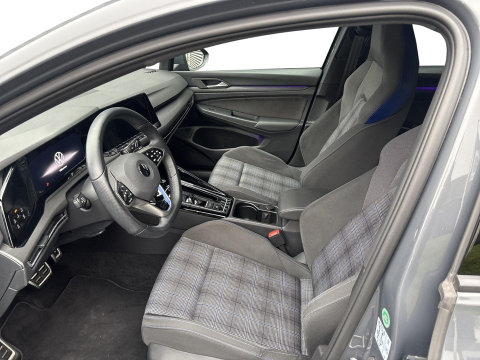 VW Golf VIII 1,4 GTE DSG 5d