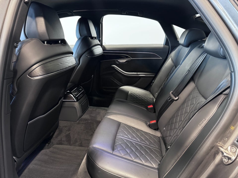 Audi A8 60 TFSi e quattro Tiptr. 4d