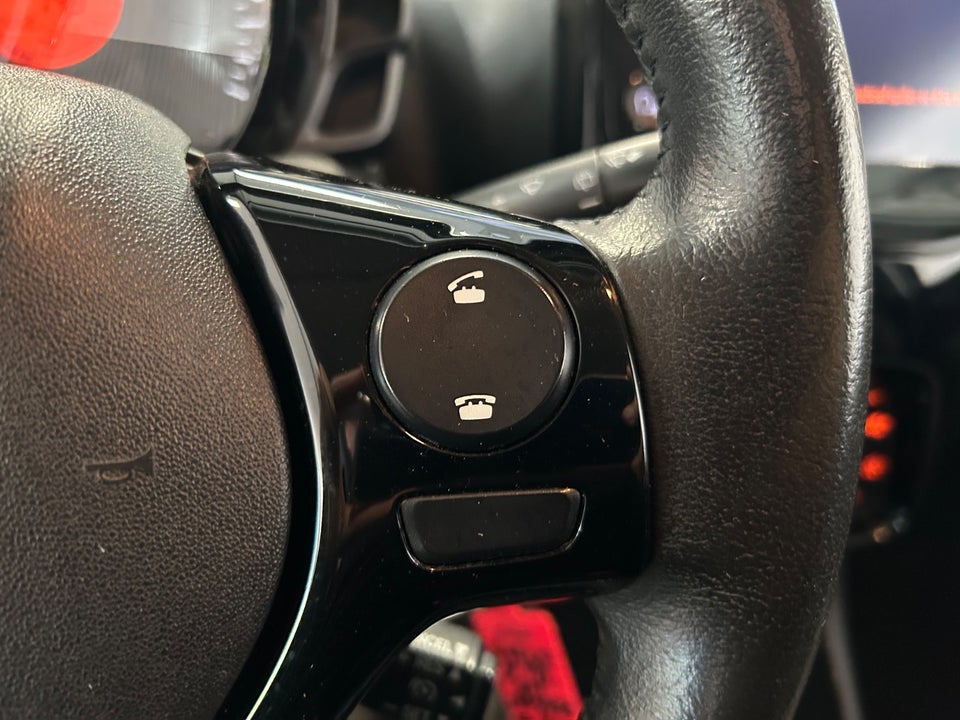 Peugeot 108 1,0 e-VTi 72 Allure 5d