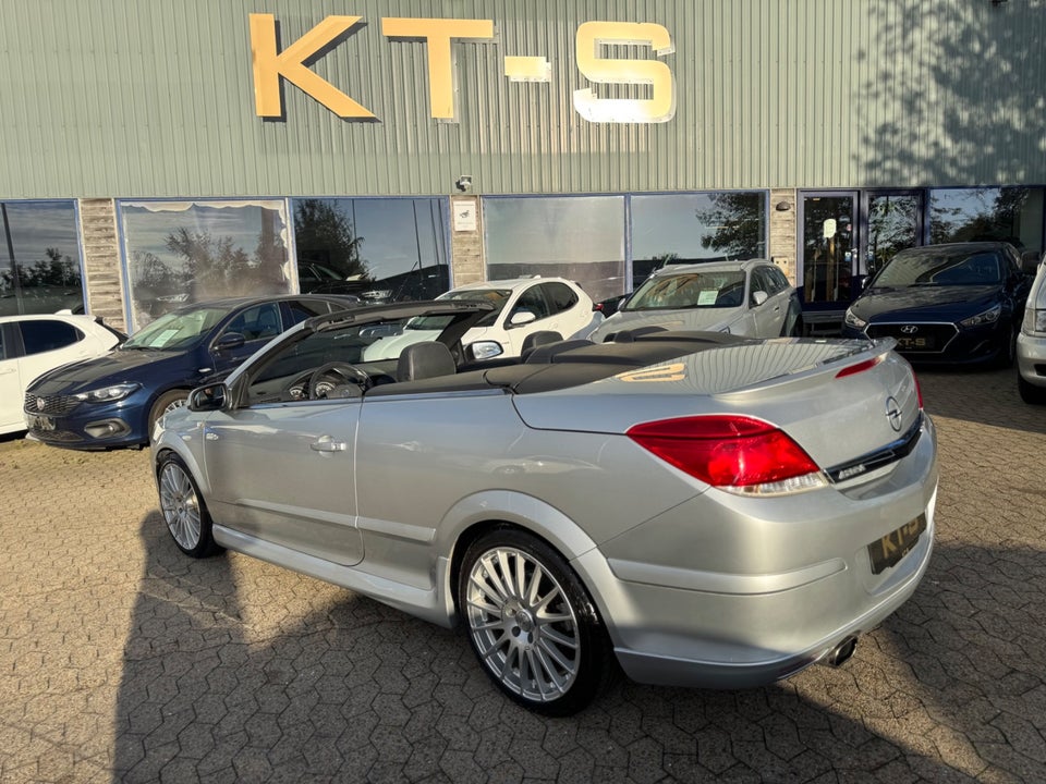 Opel Astra 2,0 Cosmo TwinTop 2d