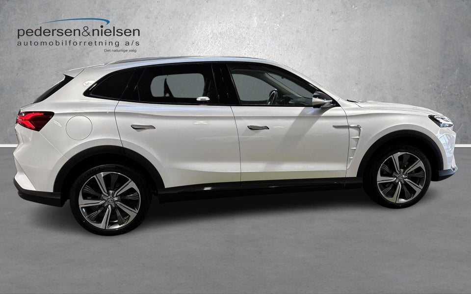 MG Marvel R Luxury 5d