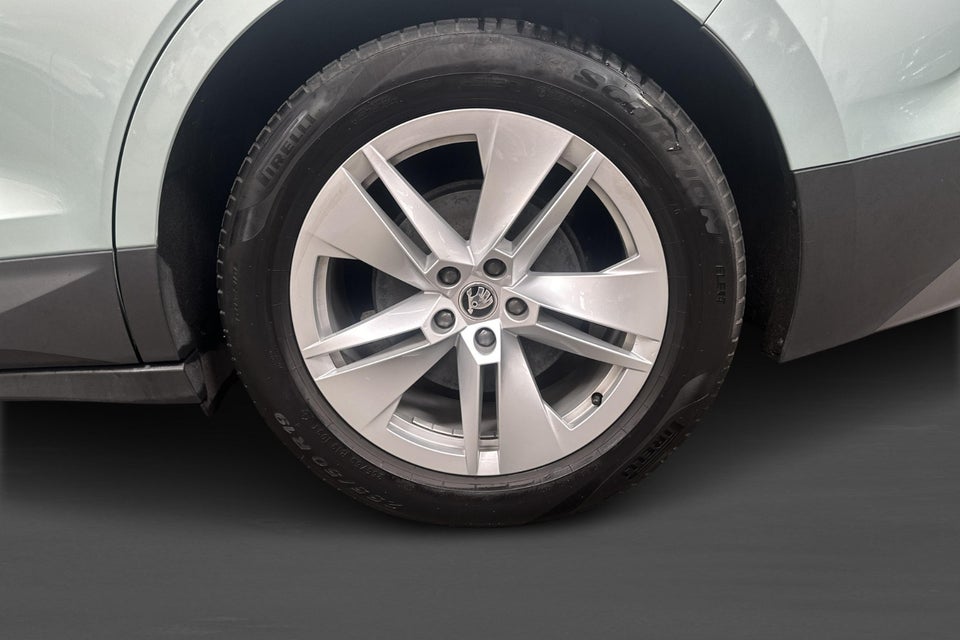 Skoda Enyaq 80 iV Plus Loft 5d