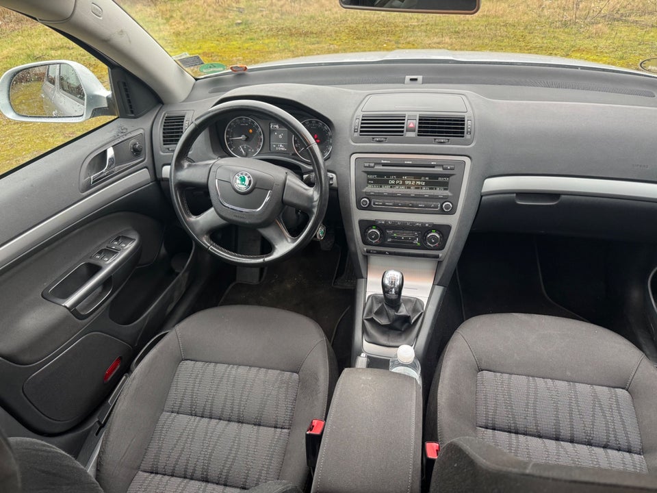 Skoda Octavia 2,0 TDi Ambiente Combi 5d