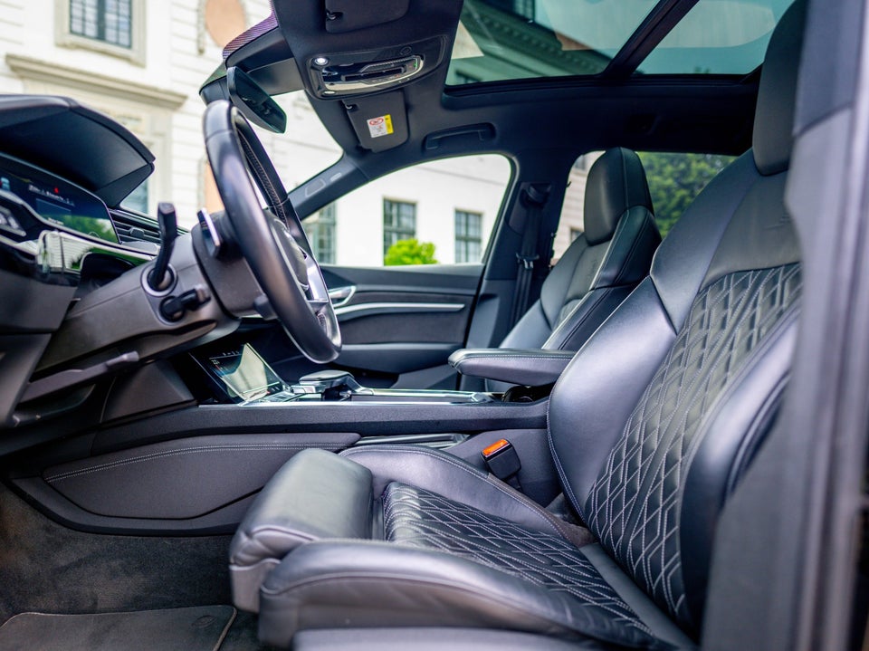 Audi e-tron 55 S-line quattro 5d