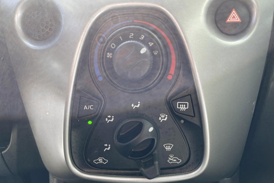 Toyota Aygo 1,0 VVT-i x-play 5d