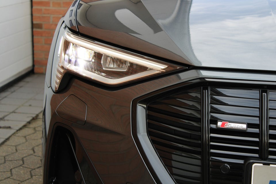 Audi e-tron 55 S-line Sportback quattro 5d