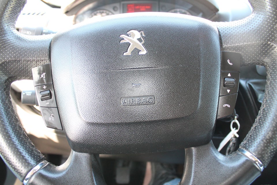 Peugeot Boxer 335 2,2 BlueHDi 165 L2H2 Ultimate