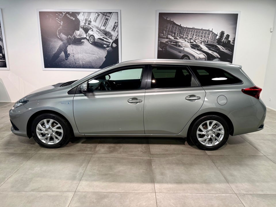 Toyota Auris 1,8 Hybrid H2 Comfort Touring Sports CVT 5d