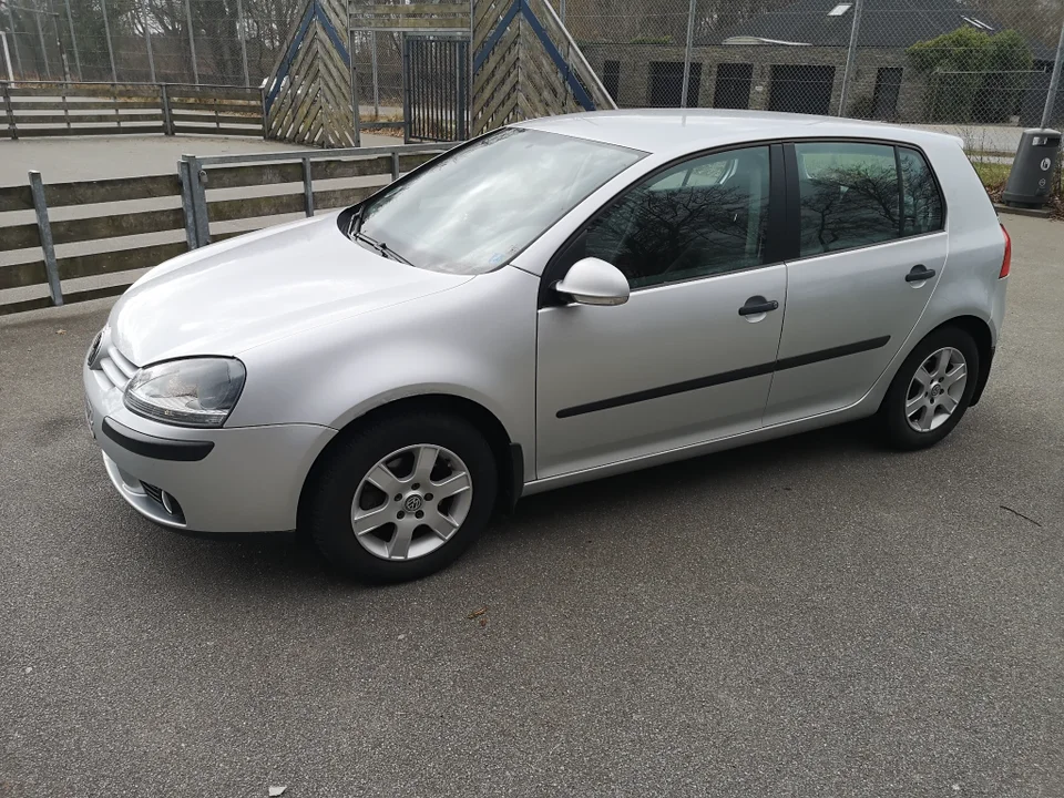 VW Golf V 1,6 FSi Comfortline 5d