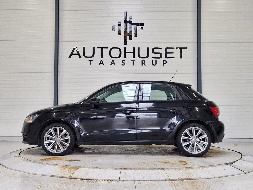 Audi A1 1,6 TDi 105 Attraction Sportback 5d