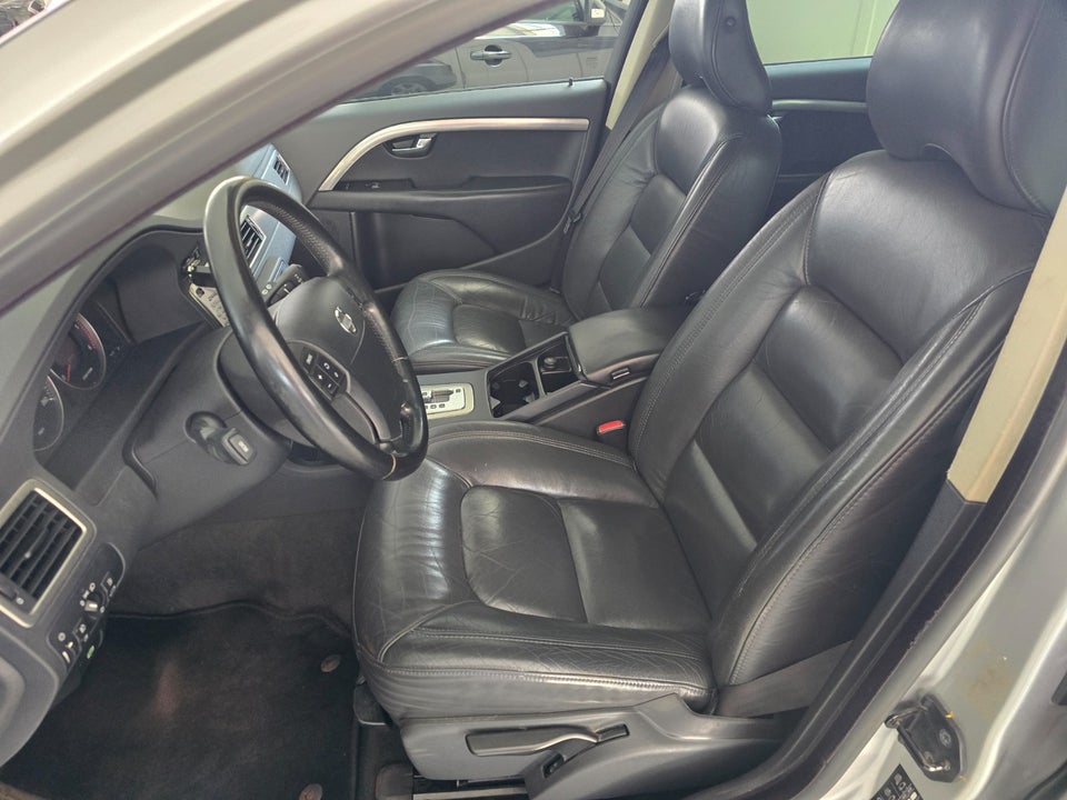 Volvo V70 2,4 D5 205 Summum aut. 5d