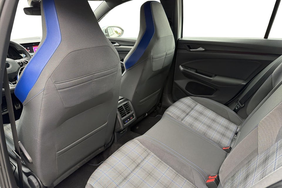 VW Golf VIII 1,4 GTE DSG 5d