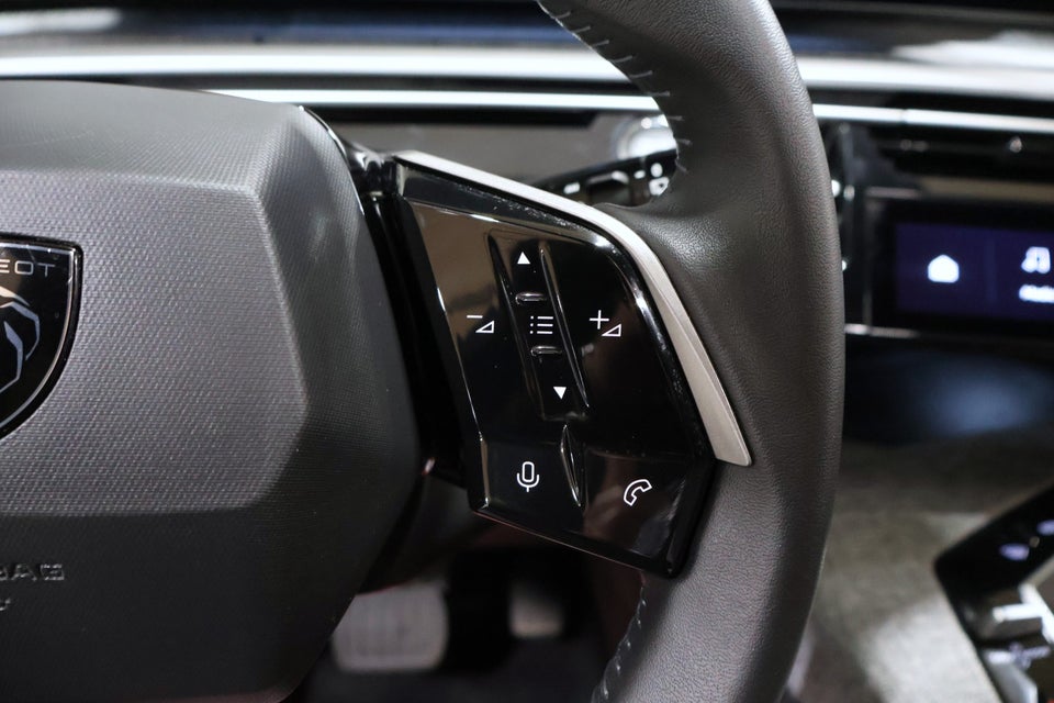 Peugeot e-5008 77 Allure Pack 7prs 5d