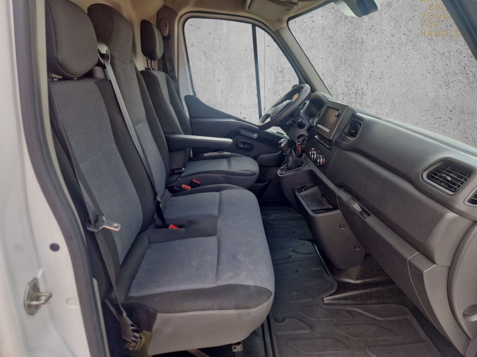 Renault Master IV T33 2,3 dCi 135 L2H2 Kassevogn