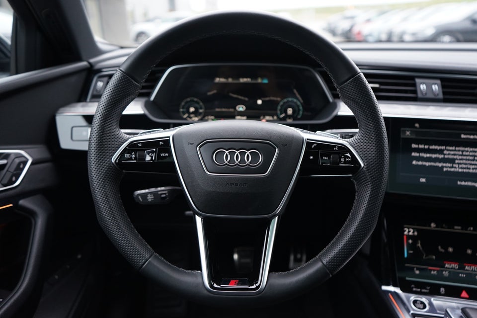 Audi Q8 e-tron 55 S-line quattro 5d