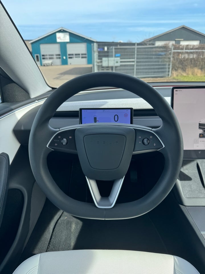 Tesla Model 3 RWD 4d