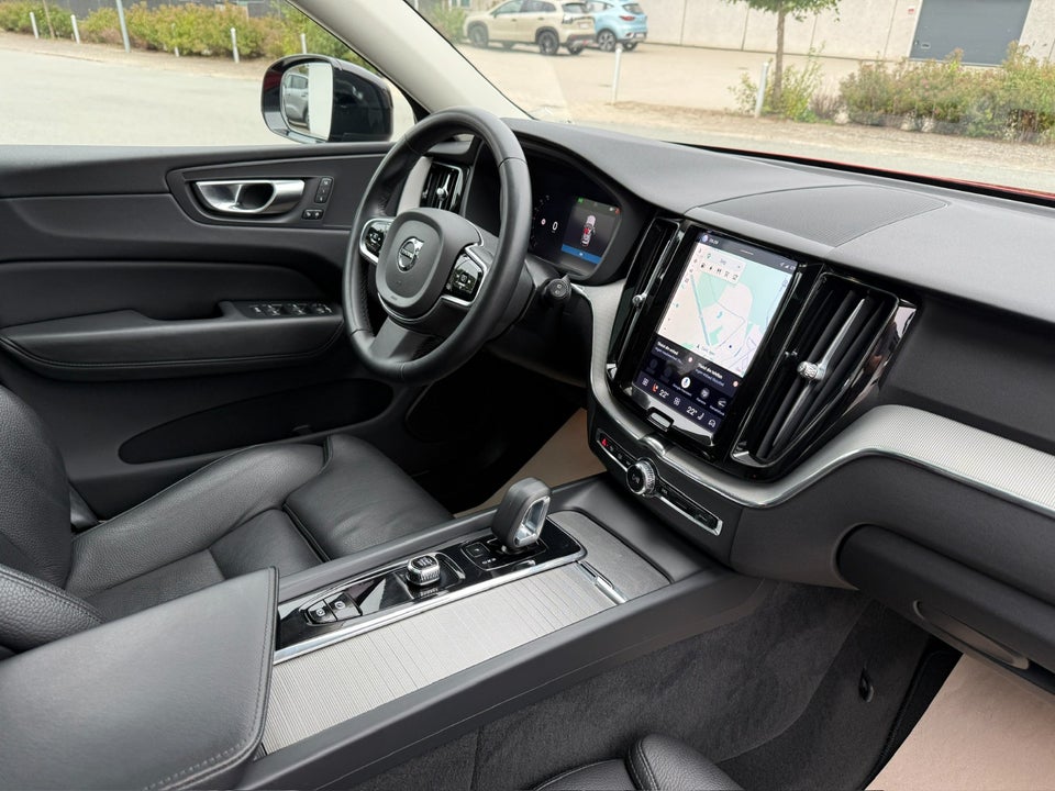 Volvo XC60 2,0 T6 ReCharge Plus Dark aut. AWD 5d