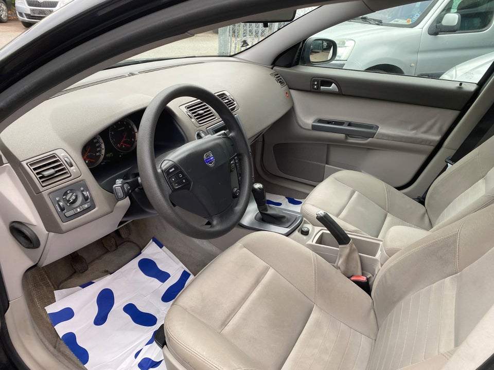 Volvo S40 1,6  4d