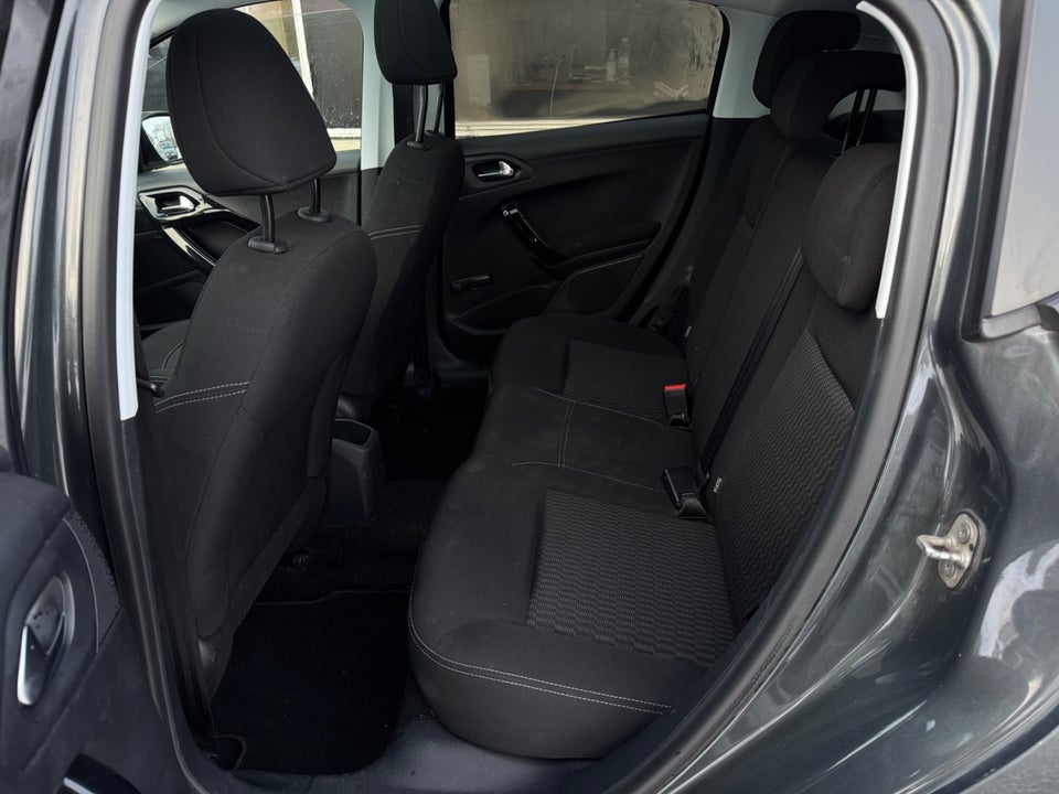 Peugeot 208 1,6 BlueHDi 100 Allure Sky 5d