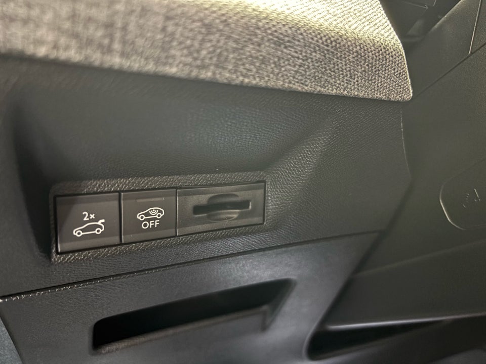 Peugeot e-3008 77 GT Pack 5d