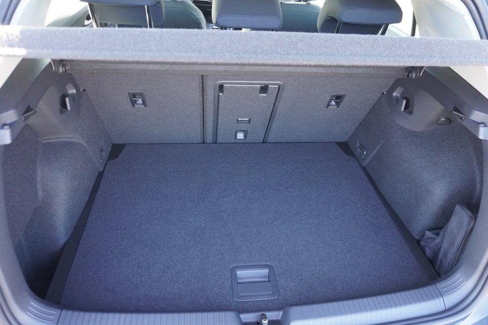 VW Golf VIII 1,5 eTSi 130 Life DSG 5d