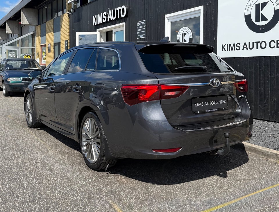 Toyota Avensis 1,8 VVT-i T2 Executive Touring Sports 5d