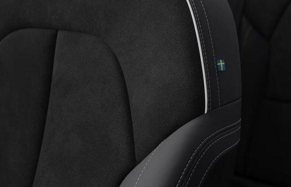 Volvo EC40 Twin Black Edition 5d