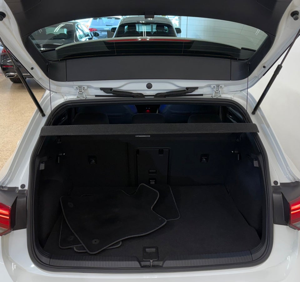 VW Golf VIII 1,4 GTE DSG 5d