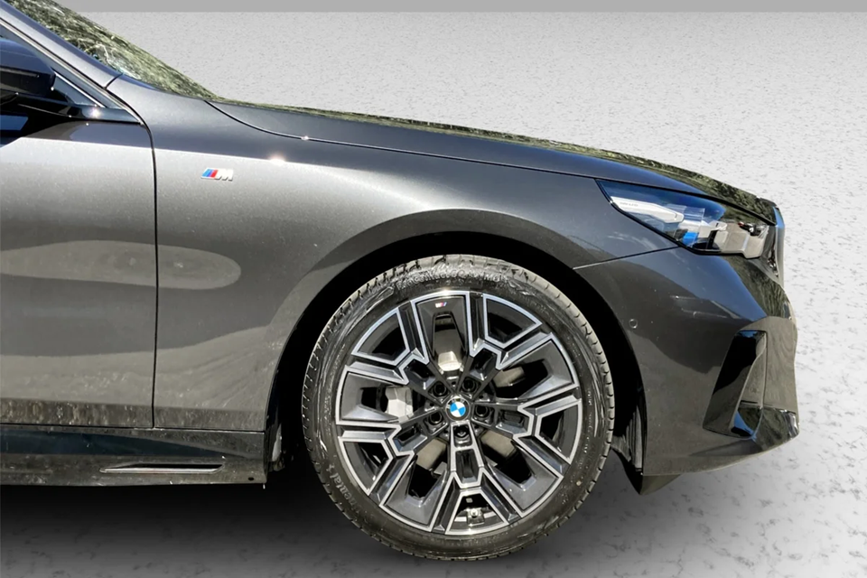 BMW i5 eDrive40 Touring Fully Charged 5d