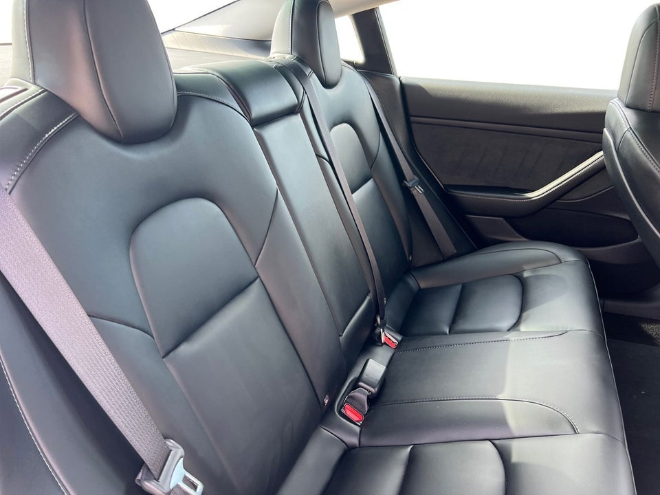 Tesla Model 3 Standard Range+ RWD 4d