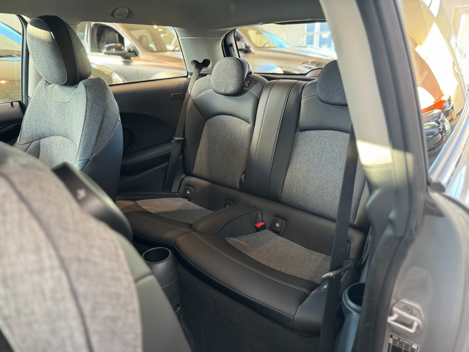 MINI Cooper SE Classic Trim 3d