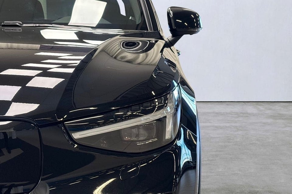 Volvo EX40 Extended Range Black Edition 5d