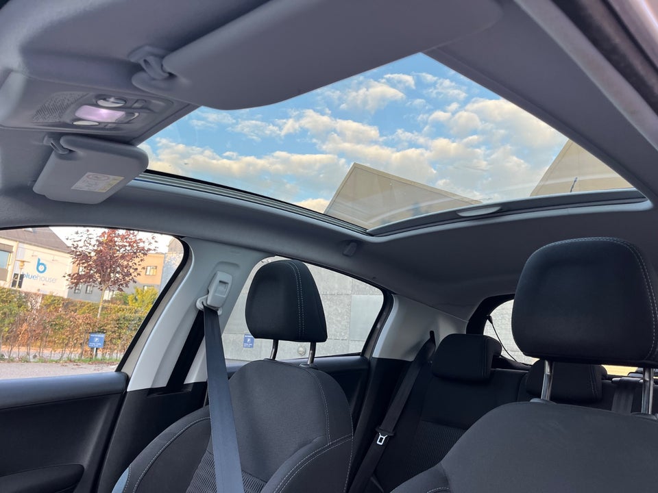 Peugeot 208 1,2 VTi Allure Sky 5d