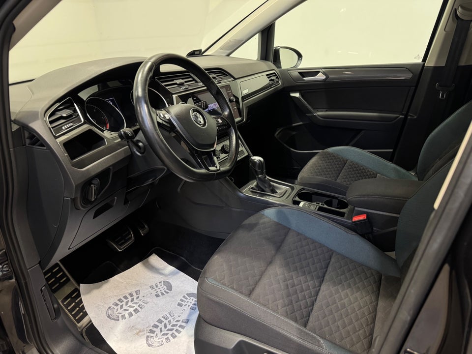 VW Touran 1,6 TDi 115 IQ.Drive DSG Van 5d