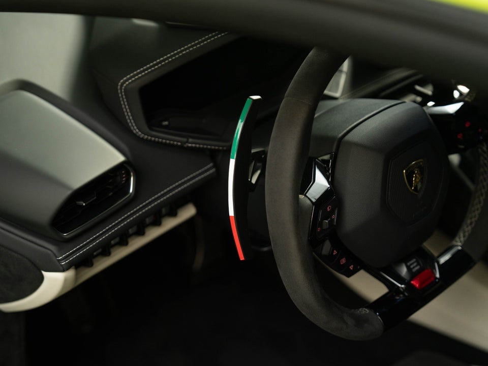 Lamborghini Huracan 5,2 Tecnica RWD 2d