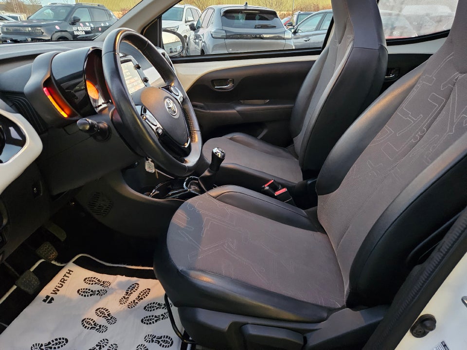 Toyota Aygo 1,0 VVT-i x-wave Sky 5d