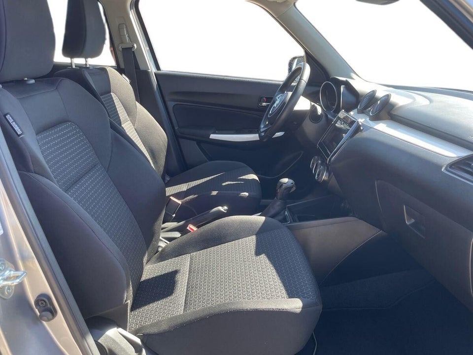 Suzuki Swift 1,2 Dualjet Exclusive CVT 5d