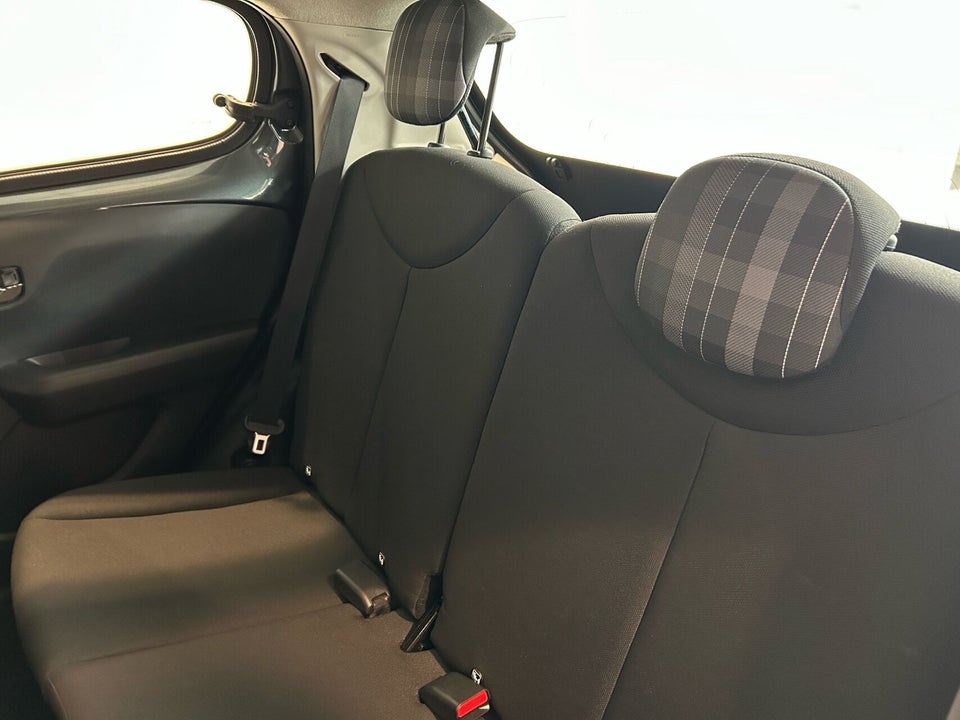 Peugeot 108 1,0 e-VTi 72 Prestige Pack 5d