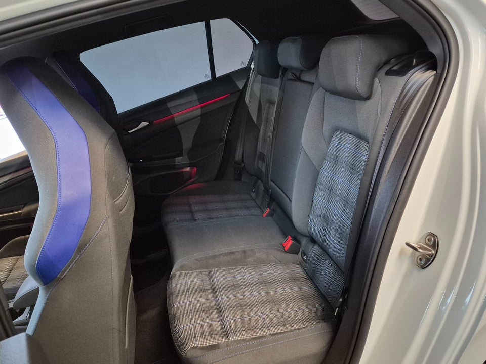 VW Golf VIII 1,4 GTE DSG 5d